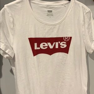 Levi’s white T-shirt